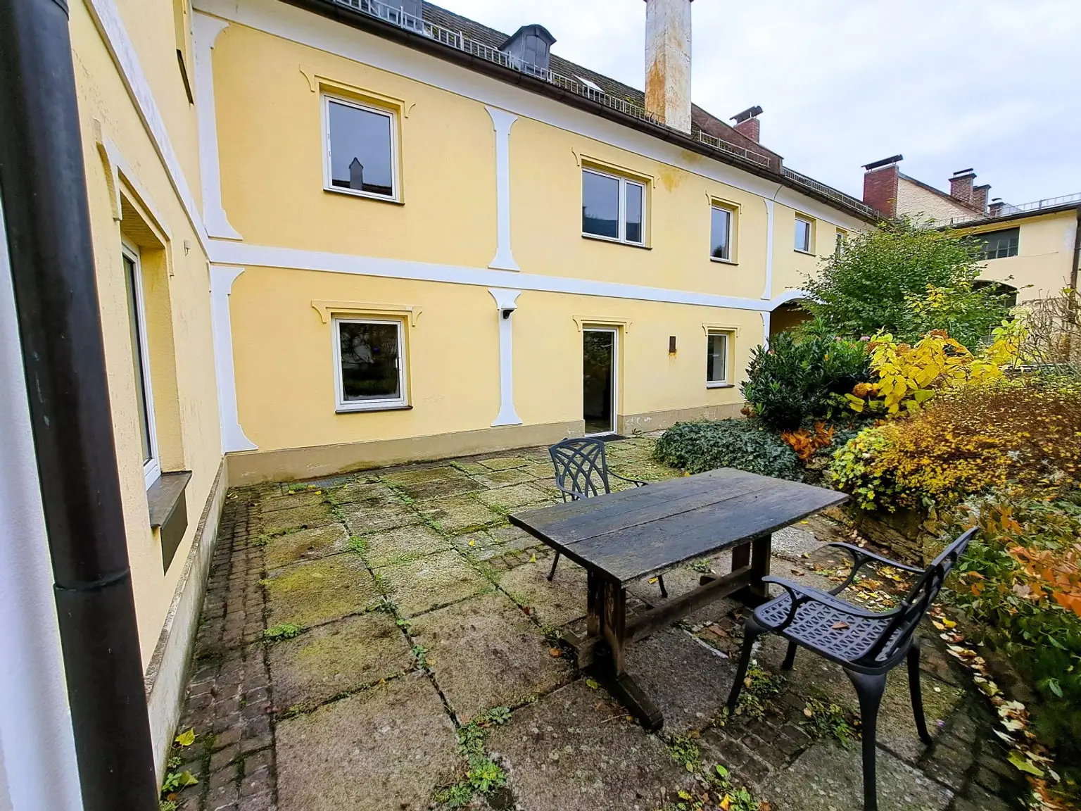 charmantes Wohnhaus mit zwei Wohneinheiten, Innenhof-Garten und Werkstatt - Steyr/Steyrdorf