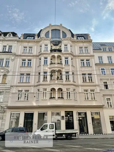 BOUTIQUE RETAIL SPACE /// BESTLAGE IM SERVITENVIERTEL