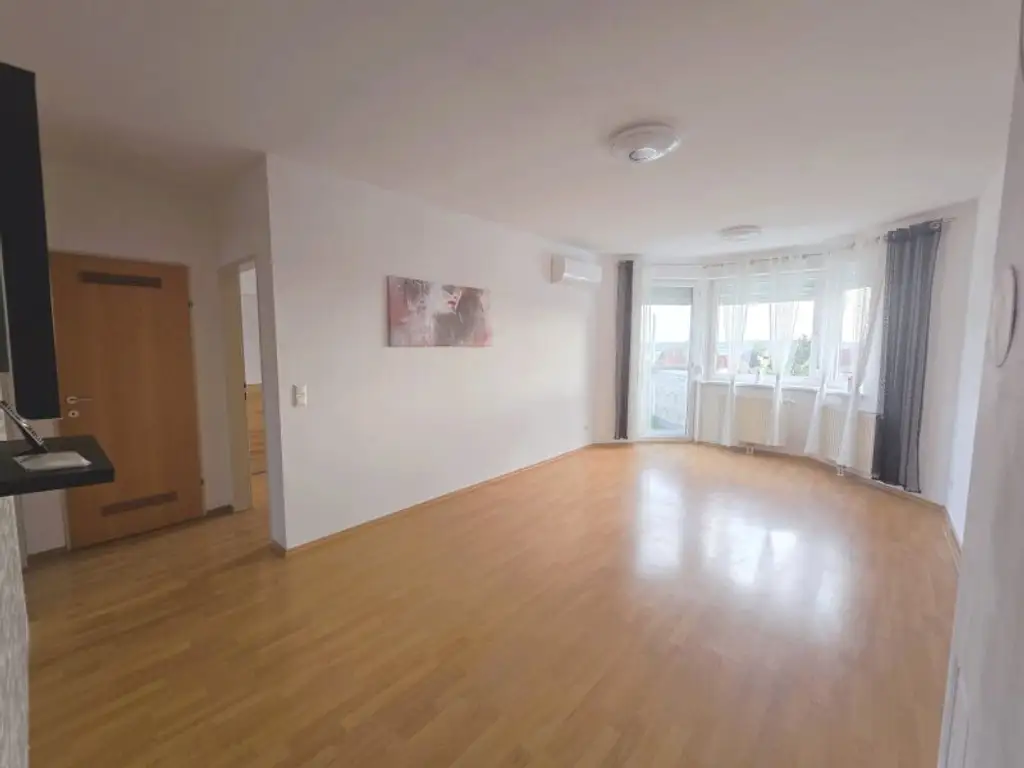 + Traumhafte Fernblickdachterrassenwohnung 80m² +  Dachterrasse 5,62 m² + Klimaanlage, moderne Dan-Küche + 4 lichtdurchflutete Zimmer +  €199.000,-  + Tiefgaragenplatz +