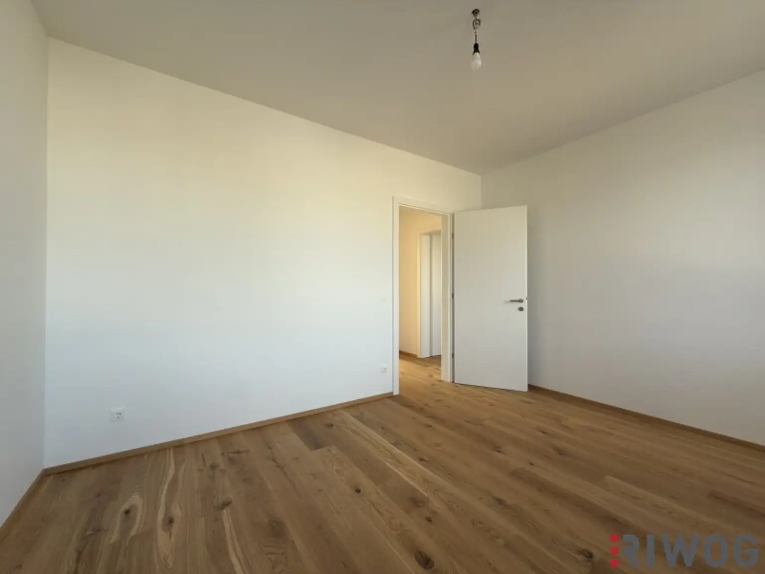 HERBSTAKTION - NEUE PREISE |  3-Zimmer Altbauwohnung mit großzügiger Verglasung und südseitigem Innenhofbalkon  | Fernwärme