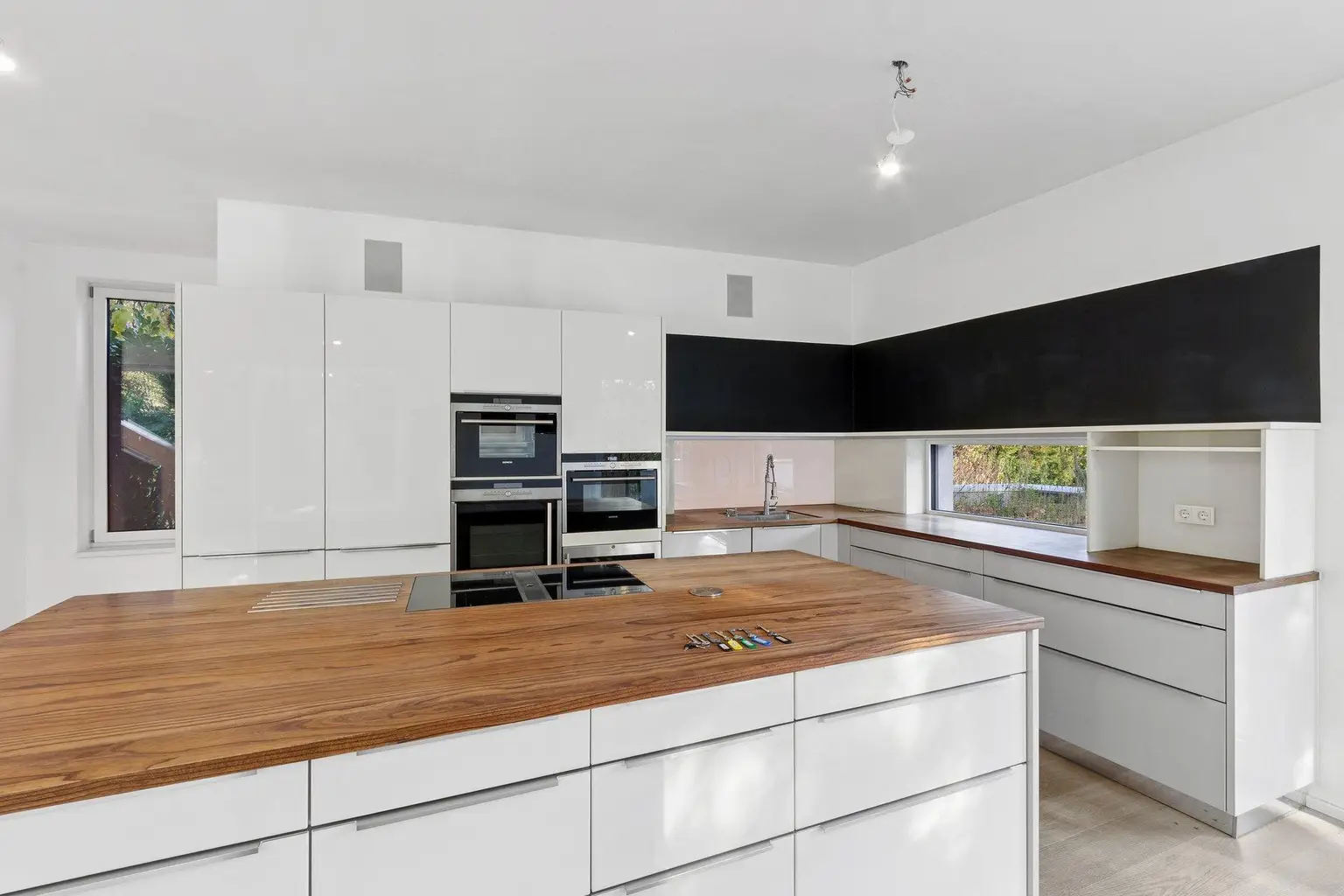 Exklusive Luxusvilla in absoluter Ruhelage mit Pool!