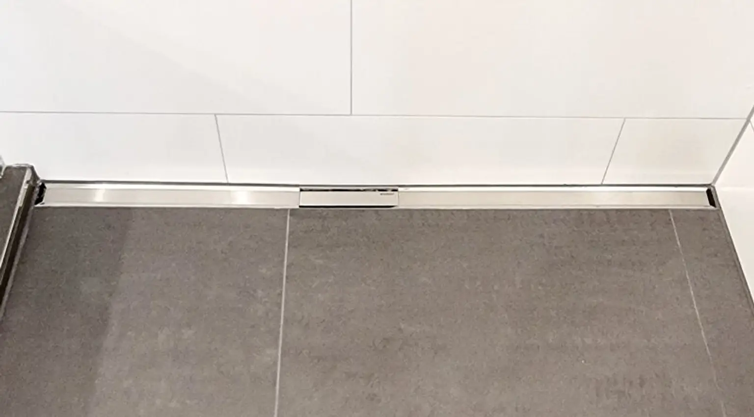 Verflieste Dusche, Geberit Duschrinne Metall gebürstet