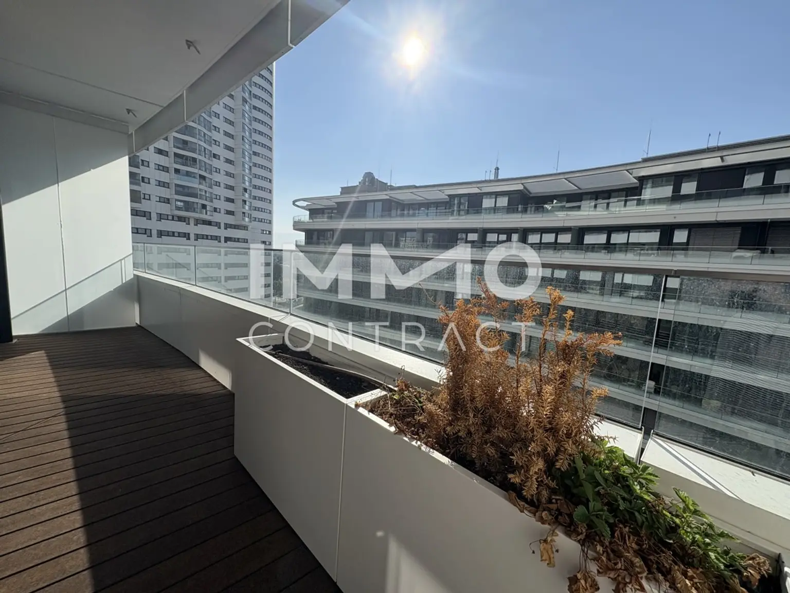 DANUBEFLATS: Entzückendes Studio mit sonnigem Balkon (Gym, Pool, Spa, Lounges im Turm) - NEW