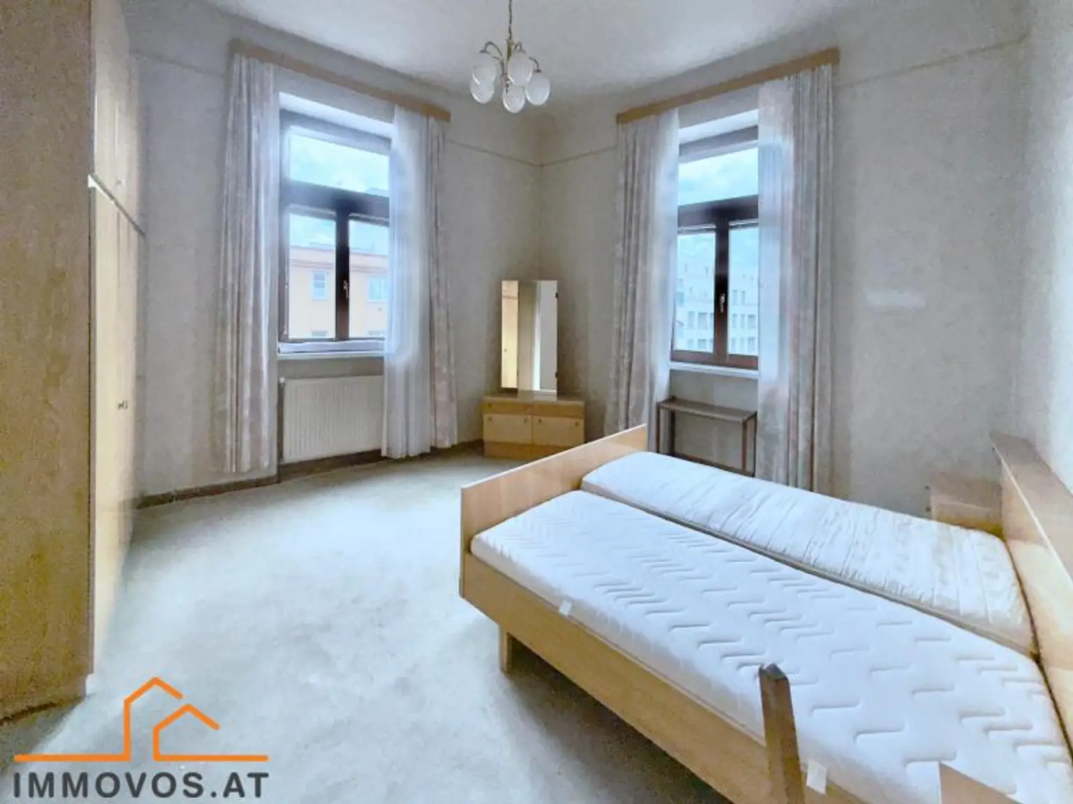 ECK-ALTBAUWOHNUNG sanierungsbedürftig