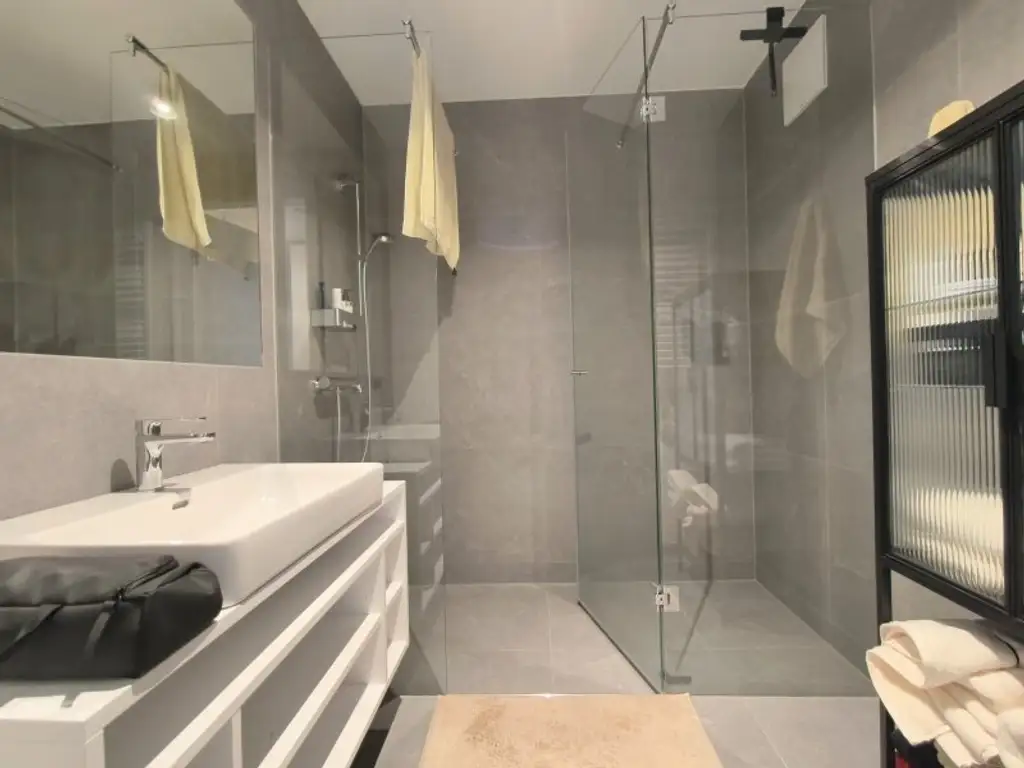 Pauschalmiete - Moderne 3-Zimmer-Wohnung mit großzügigem Balkon und stilvoller Ausstattung - Gute Infrastruktur - Abstellraum