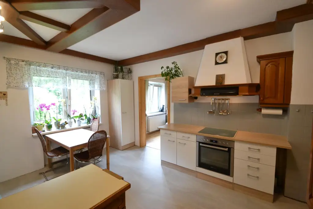 Schmuckes Haus mit Garten und Pool in Grünruhelage
