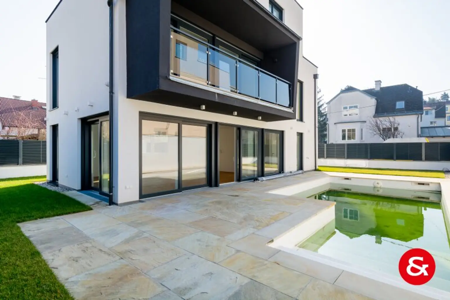 Modernes, klar gestaltetes Einfamilienhaus mit viel Platz und Technik!