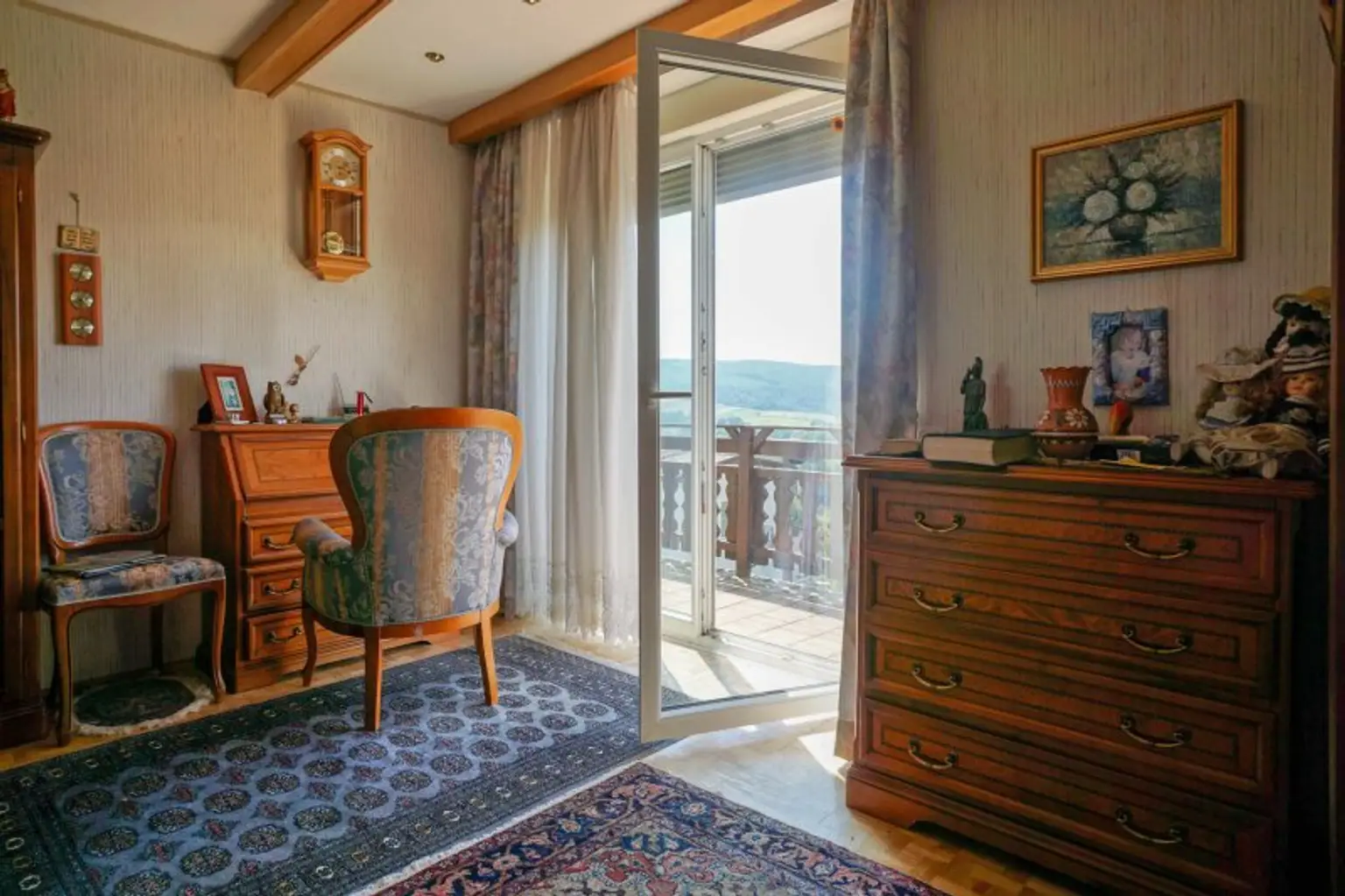 Landhaus mit Potential auf Anhöhe mit traumhaftem Weitblick ins Land