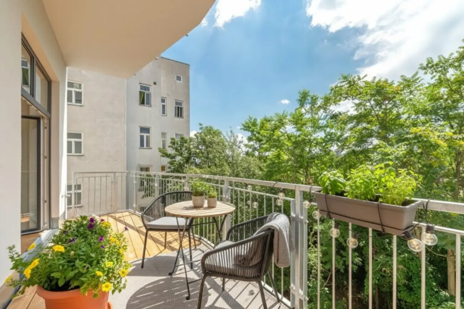 ++NEU++ Großartige 2-Zimmer Altbauwohnung mit Balkon