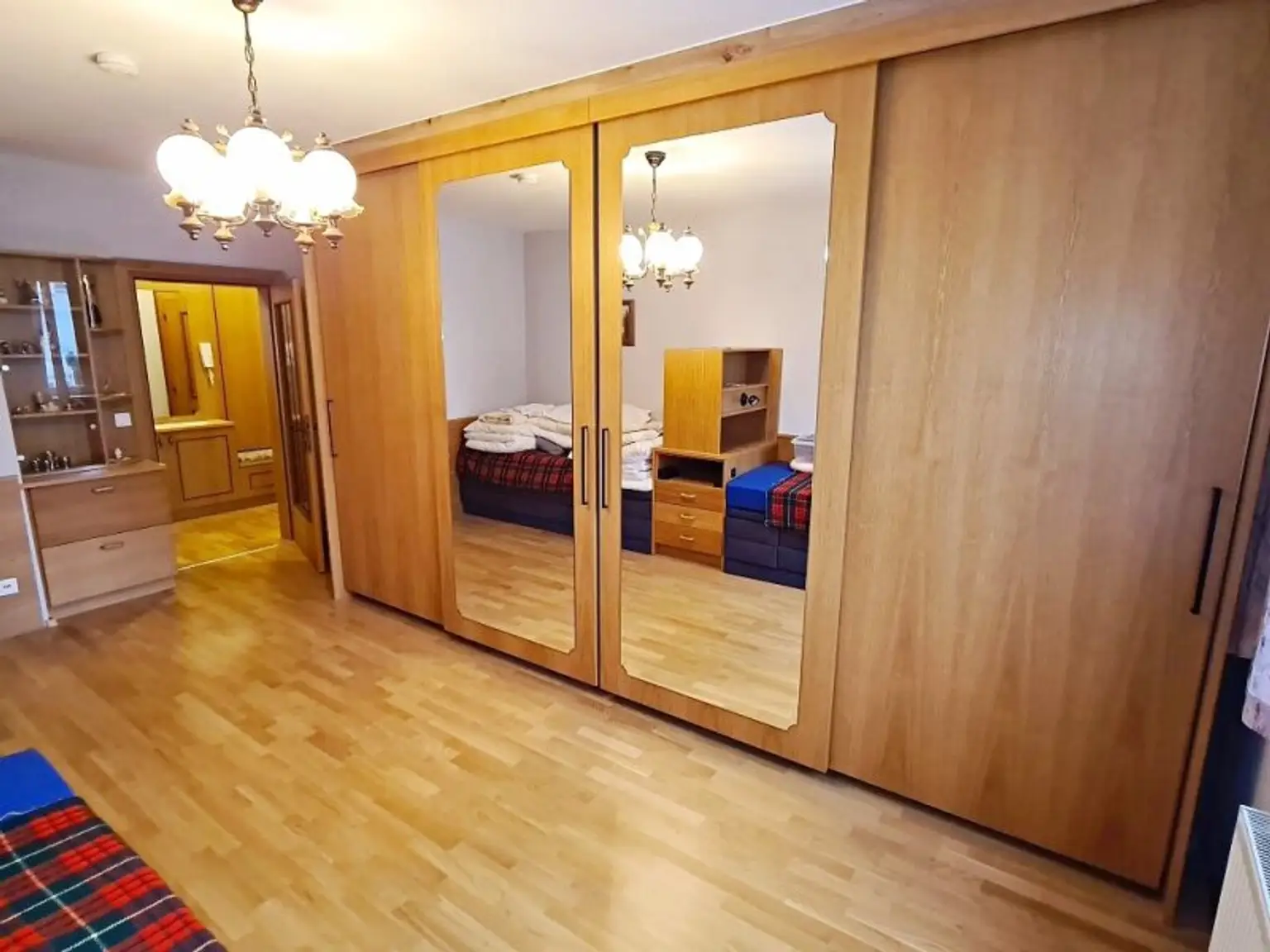 FAMILIENHIT, ENKPLATZ, gepflegte 113 m2 Neubau mit Loggia, 4 Zimmer, Küche, 2 Bäder, teilmöbliert, 3. Liftstock, U3-Nähe
