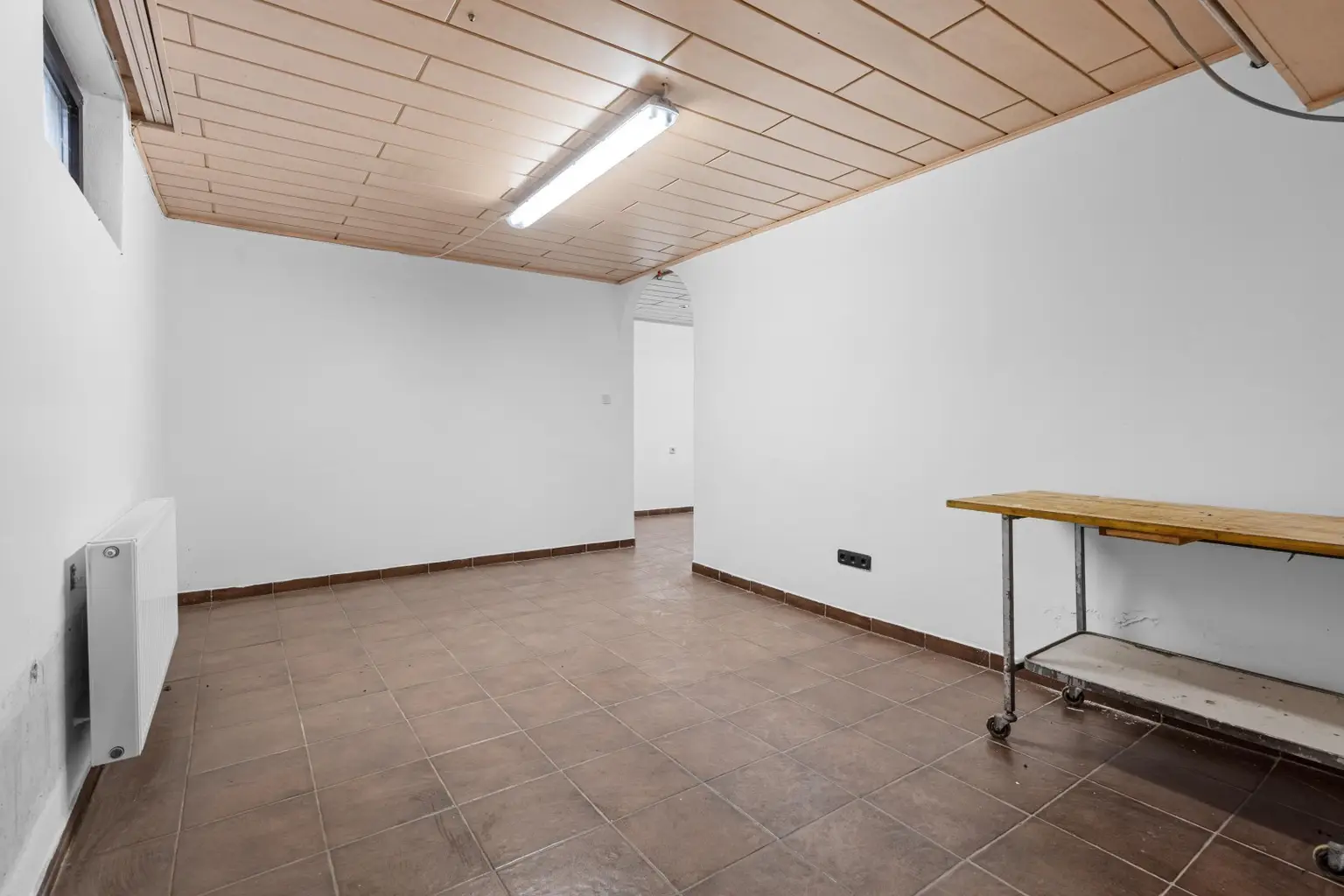"Charmantes Einfamilienhaus mit Pool, großem Garten und modernem Wohnkomfort"