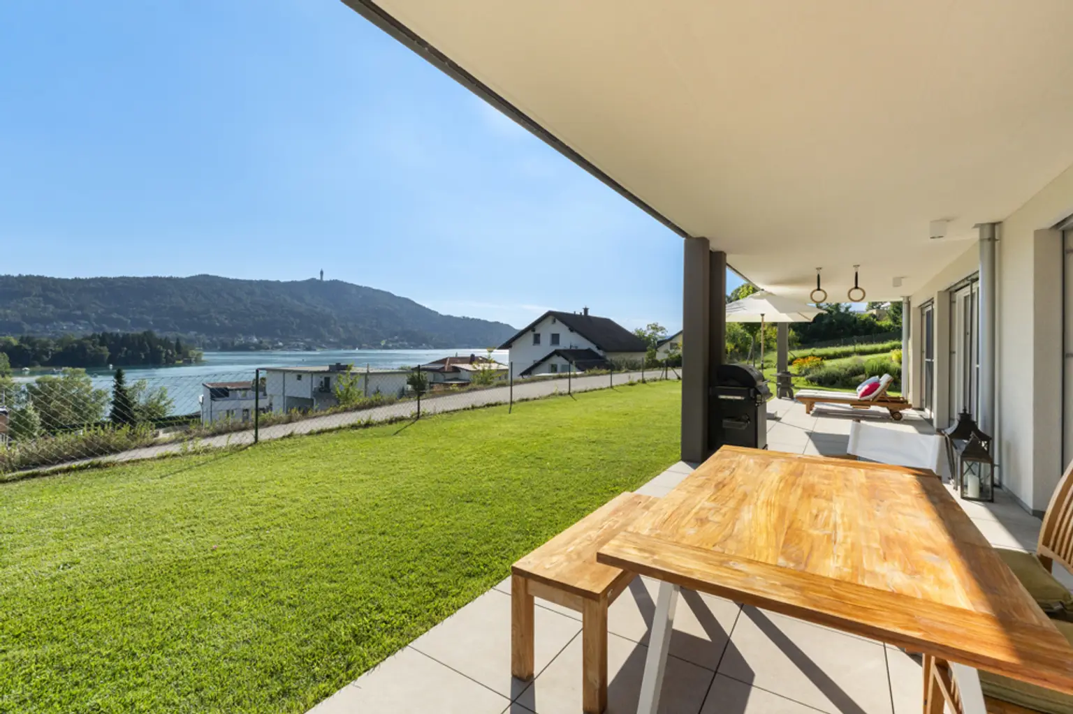 Neuwertige Gartenwohnung mit faszinierendem Seeblick