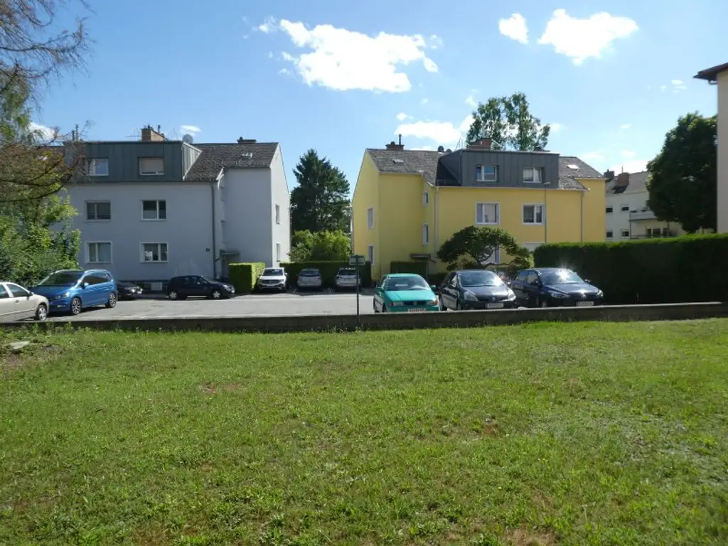 AUSBLICK: KOFFER PACKEN und EINZIEHEN in GRÜN- und TOPLAGE mit Balkon