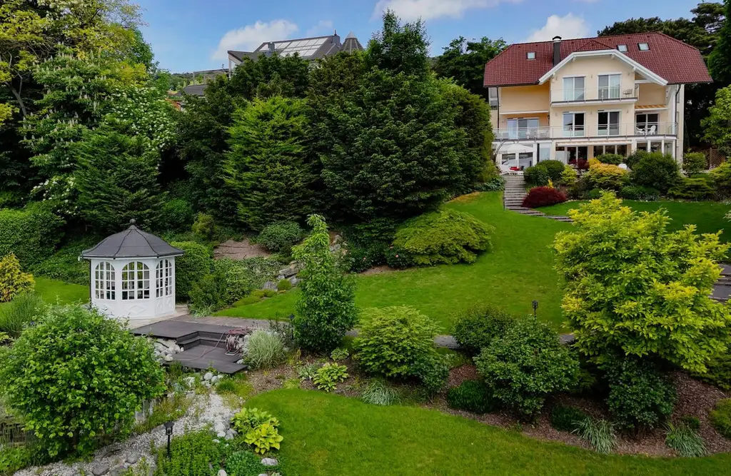 Exklusive Villa in Baden bei Wien – einzugsbereit, mit beheizbarem Pool & traumhaft gepflegtem Garten
