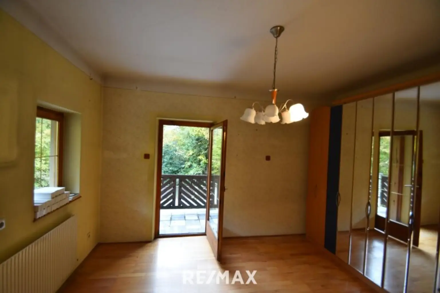 Zimmerm mit Balkon OG