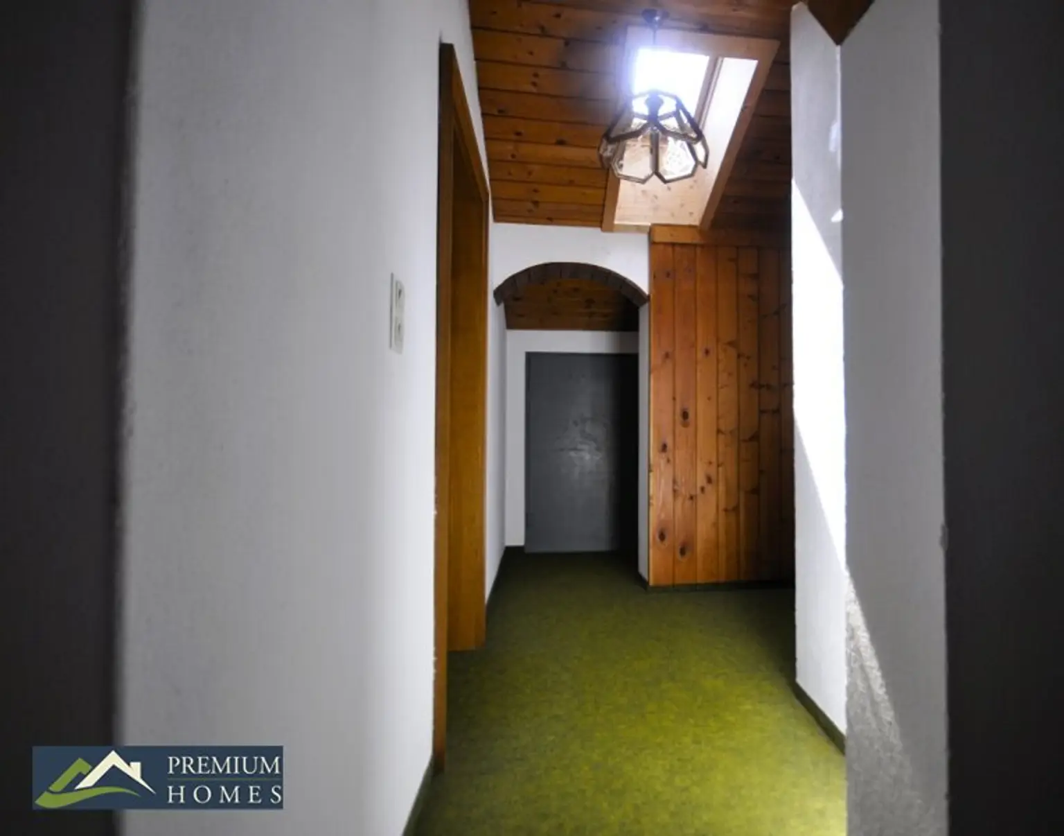 BREITENBACH am Inn - Flur Dachboden mit Dachfenster