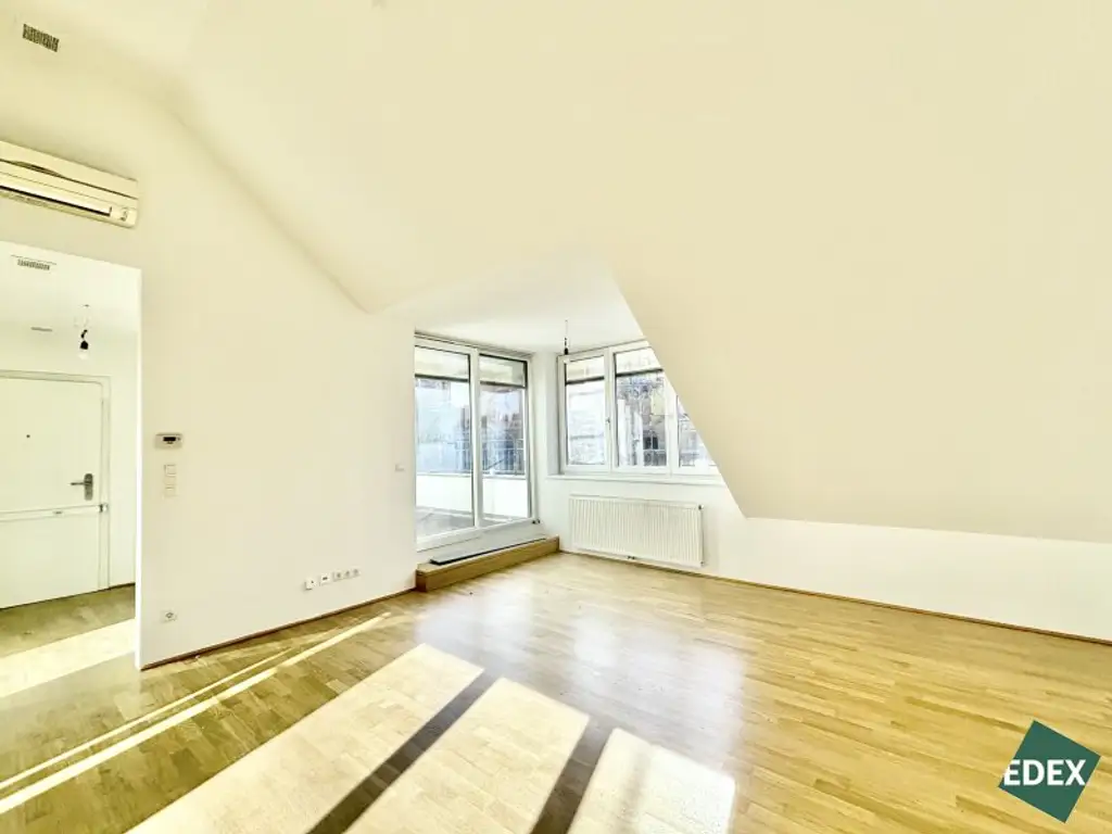 Charmante 2-Zimmer-Dachgeschosswohnung mit Süd-Terrasse und Kühlung nähe Arenbergpark