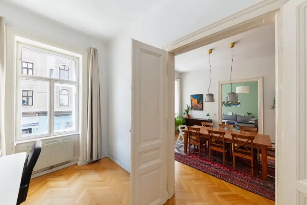 Großzügige Altbauwohnung im Herzen des Stuwerviertels