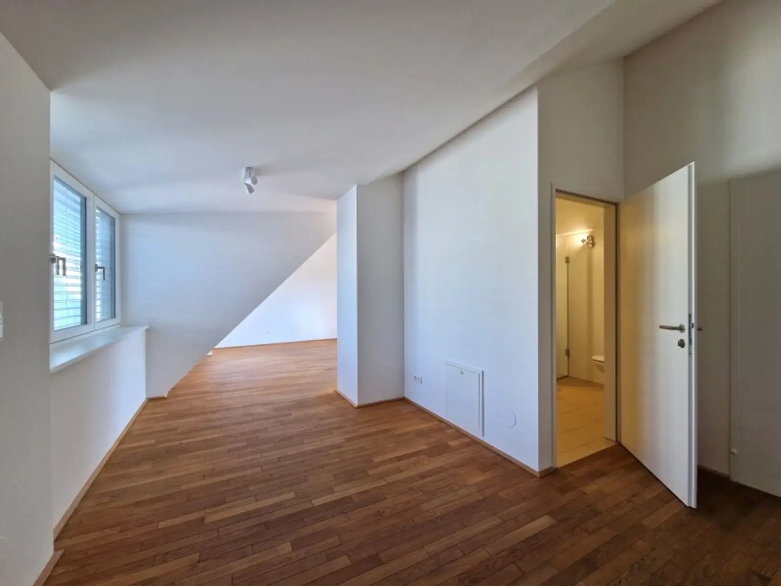 Willkommen auf der Sonnenseite! Ihre neue Wohlfühloase mit sonniger Dachterrasse und wunderbarer Aussicht im Herzen der Josefstadt