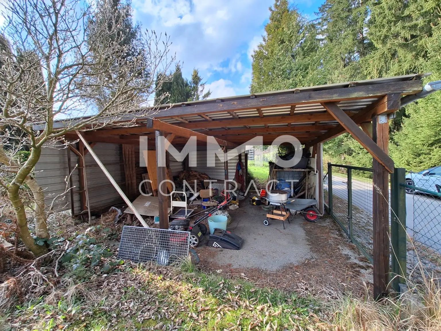 Sonniges Grundstück mit Gartenhütte