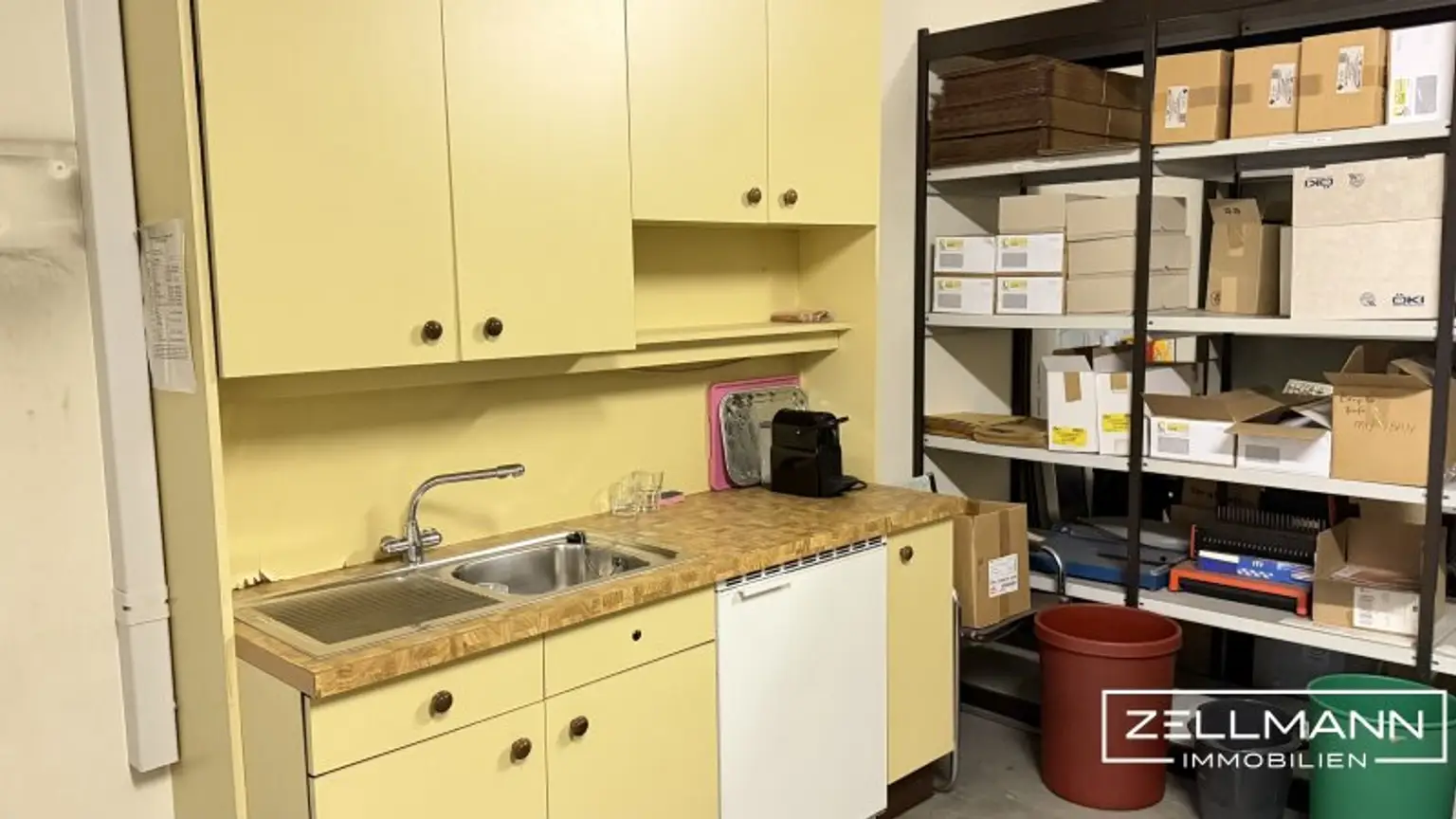 Bürofläche mit Lager und Parkplätzen in Gewerbeobjekt | ZELLMANN IMMOBILIEN