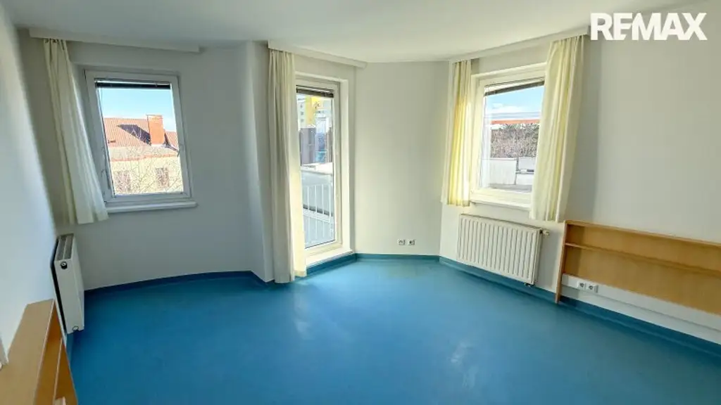 Ehemaliges Seniorenheim, gewerbliche Widmung, große Dachterrasse & 16 Garagen in Wiener Neustadt – Top Chance!