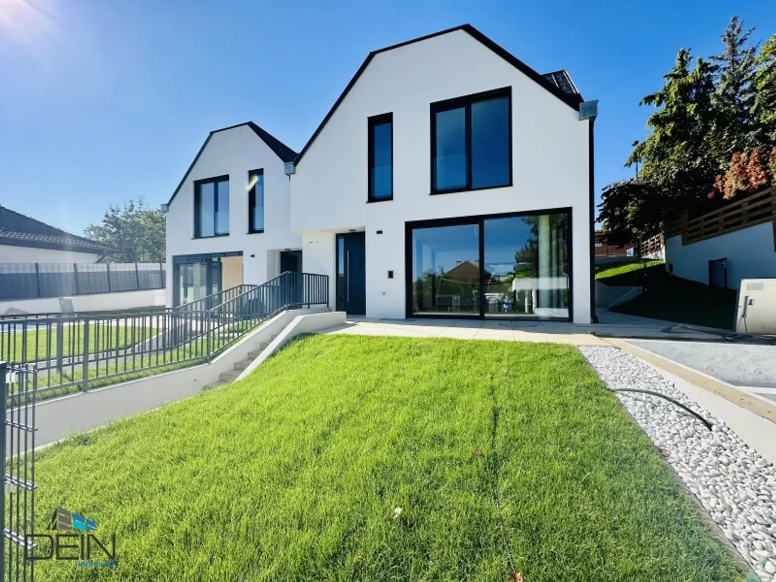 LETZTES HAUS! EXKLUSIVE VOLLUNTERKELLERTE 5 ZIMMER DOPPELHAUSHÄLFTE MIT SWIMMINGPOOL!