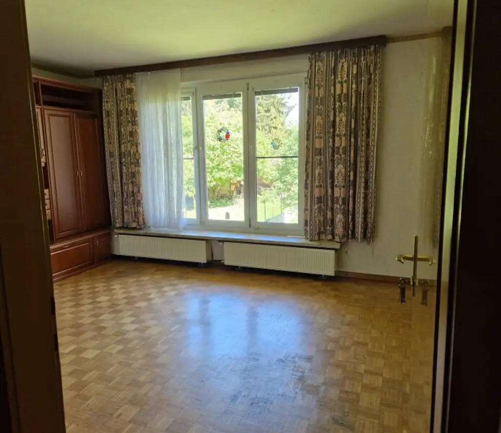 FAMILIENTRAUM! 6 ZIMMER UND EIN GARTEN ZUM HERUMTOBEN!