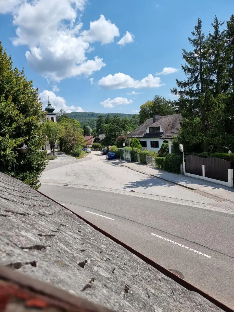 GAADEN bei Mödling: Gründerzeithaus auf großem Grundstück in zentraler Lage!