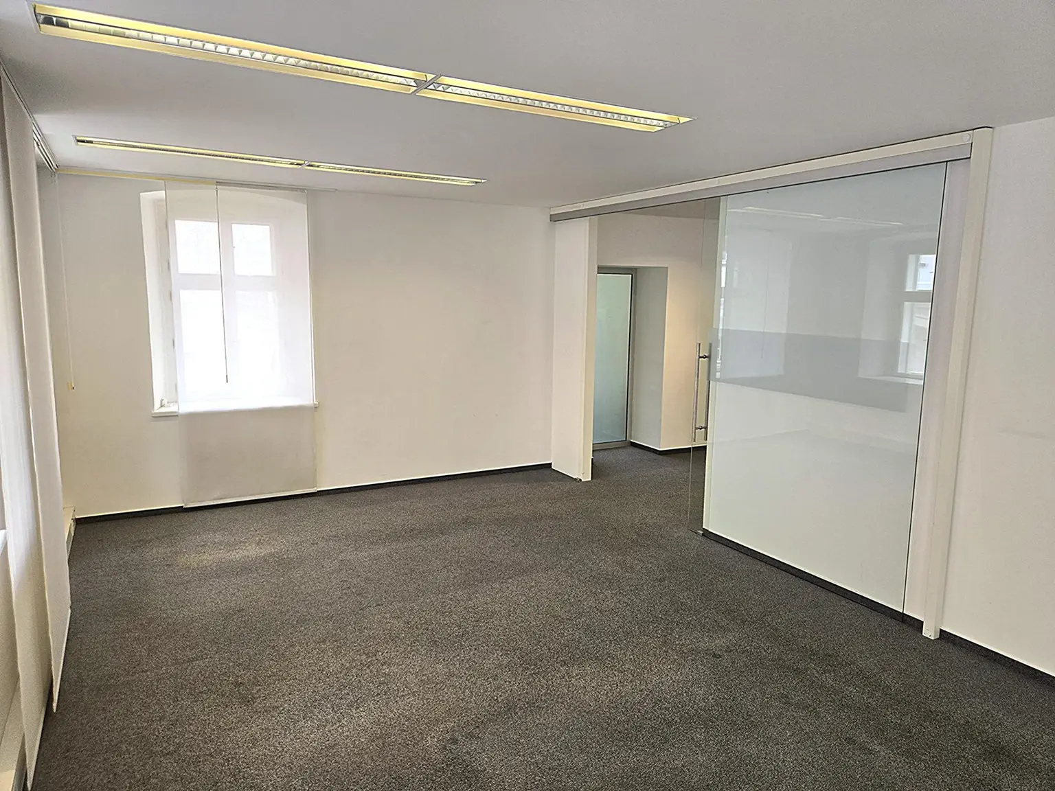 Freundliche Geschäftsräumlichkeit, Büro, Ordination oder Kanzlei im Erdgeschoss im Zentrum Haag zu mieten
