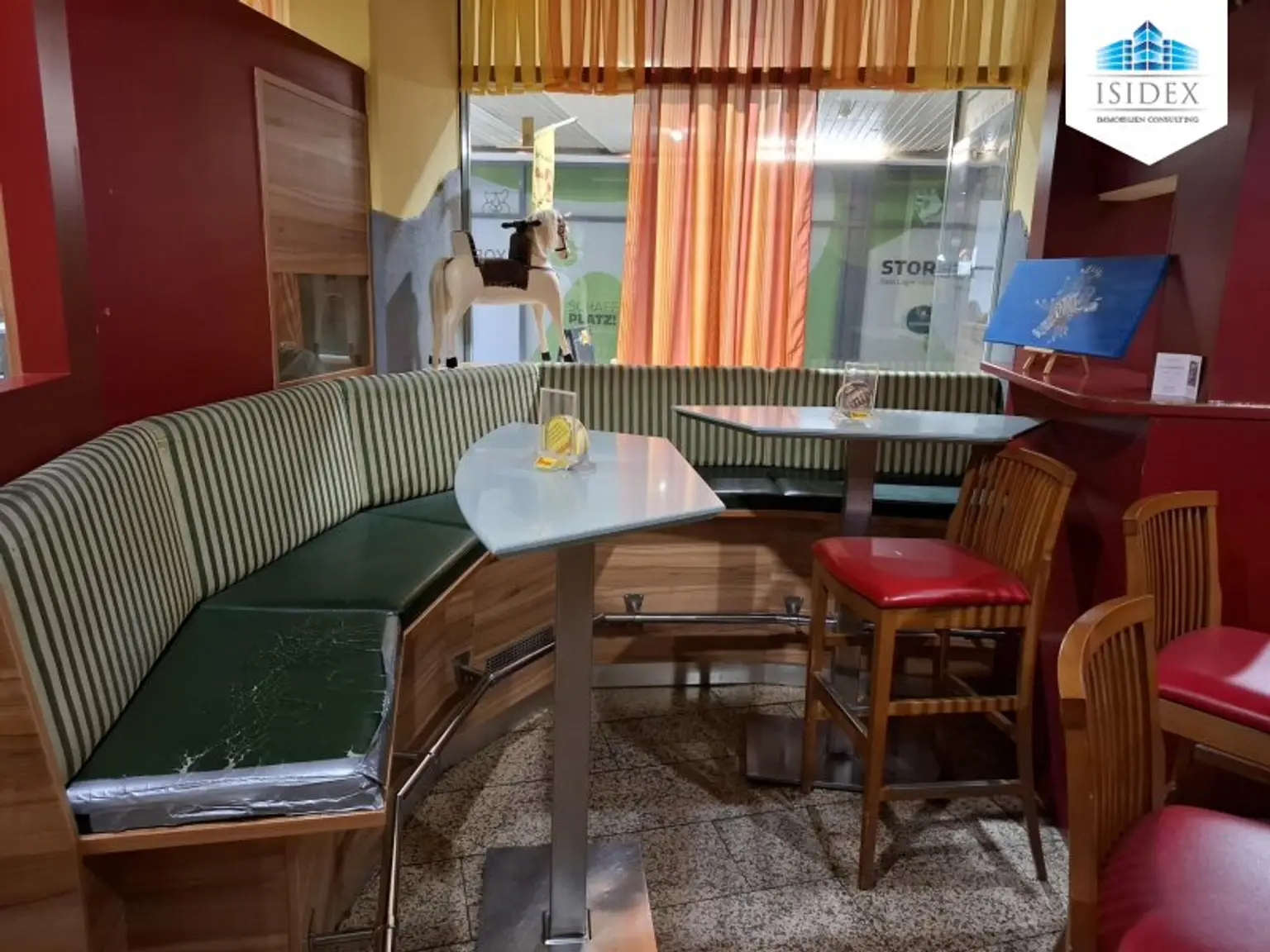 Gemütliches Cafe mitten im Geschehen!