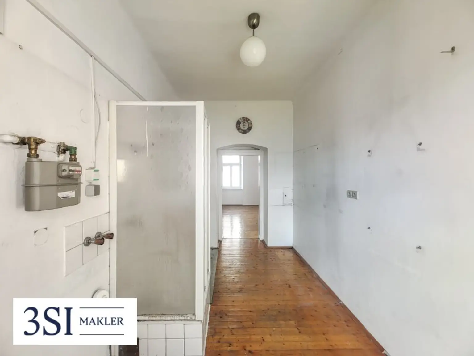 Attraktive 2 Zimmer Altbauwohnung in gepflegtem Altbau zum selbst gestalten