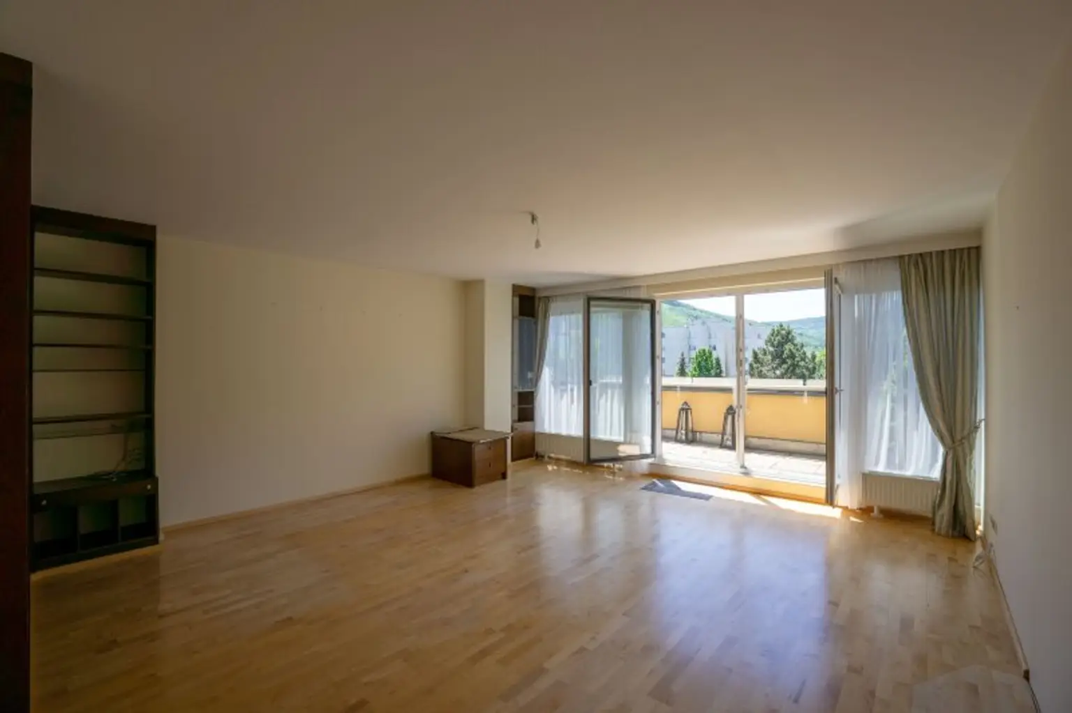 Wohnzimmer mit Südwest-Terrasse