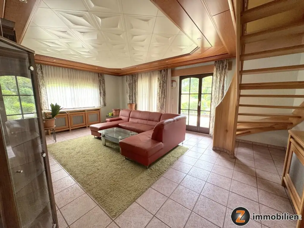 Einfamilienhaus mit Garage, schönem Garten und Teich in ruhiger Wohnlage