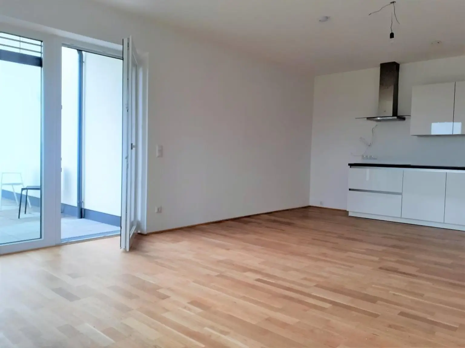 Beeindruckende 3 Zimmerwohnung mit großer Dachterrasse, Carportplatz und Stellplatz