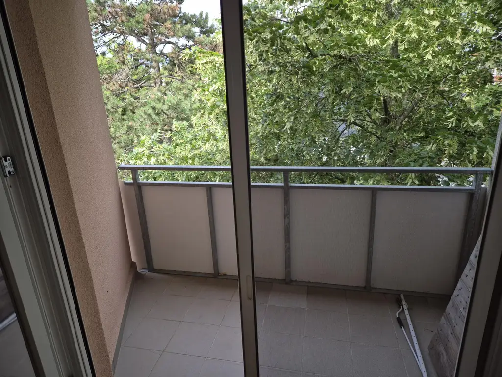 TOP GEPFLEGTE 3 ZIMMER WOHNUNG MIT LOGGIA