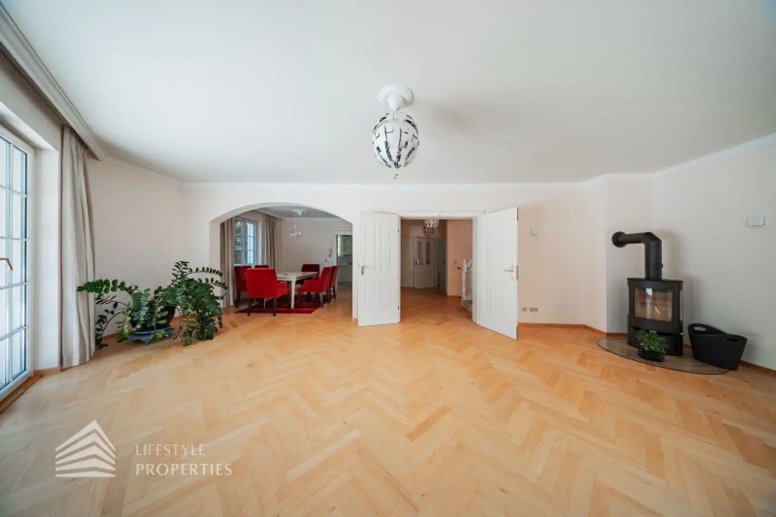 Beeindruckende Villa mit gepflegten Garten und Pool