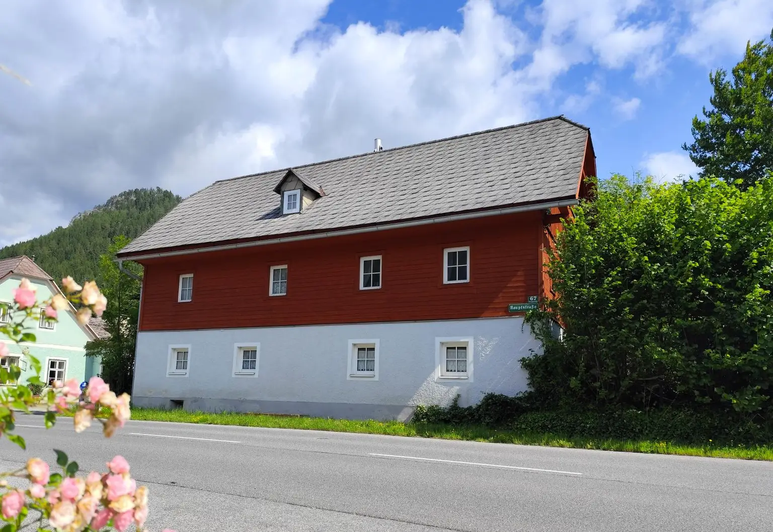 *** Charmantes Landhaus, 154m², Teilsaniert mit großem Gartenanteil und viel Potenzial ***