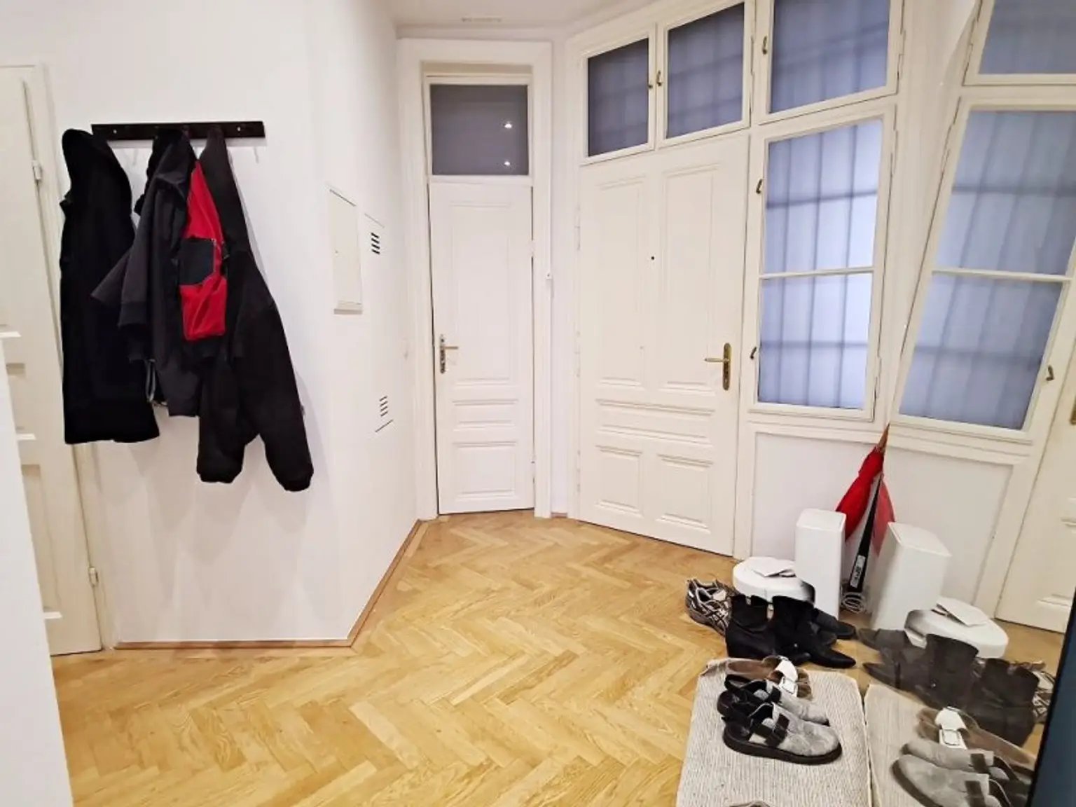 SIEBENBRUNNENPLATZ, gepflegte 85 m2 Altbau, 3 Zimmer, Küche, Wannenbad, Parketten, WG-geeignet, Reinprechtsdorfer Straße