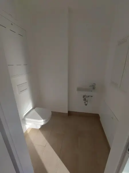 3-Zimmer-Erdgeschoßwohnung mit Terrasse und Tiefgaragenstellplatz (Top 02)