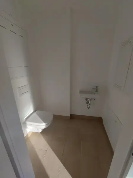 3-Zimmer-Erdgeschoßwohnung mit Terrasse und Tiefgaragenstellplatz (Top 02)