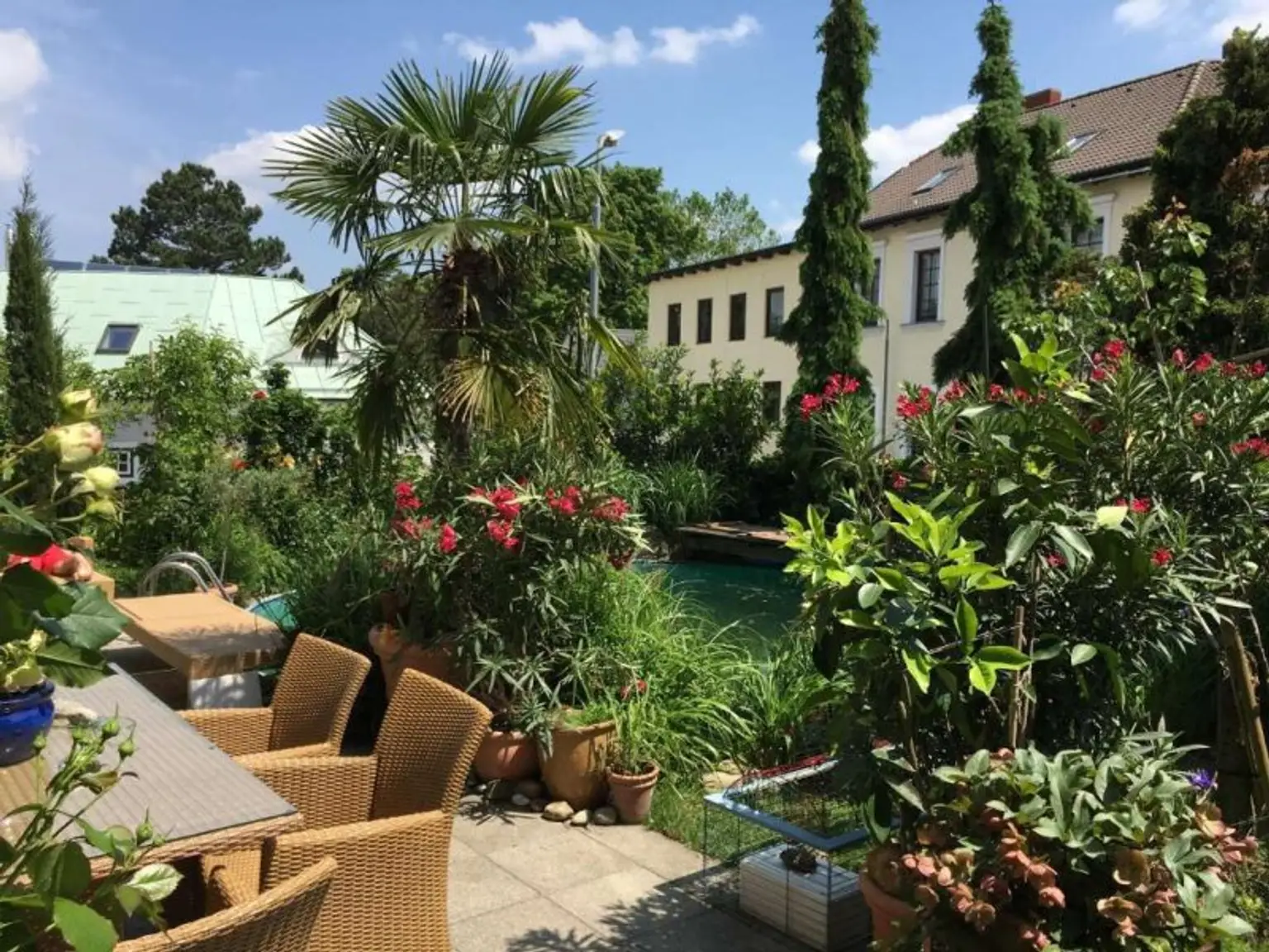 Wohnglück mit Garten & Pool – Charmante 5-Zimmer Wohnung in Ruhelage