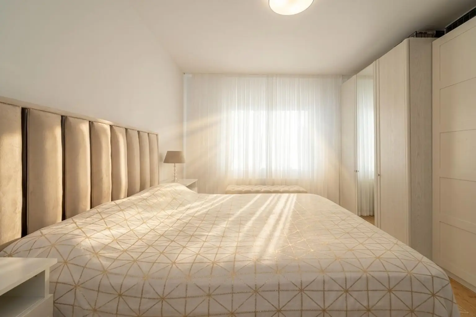 Schlafzimmer 1