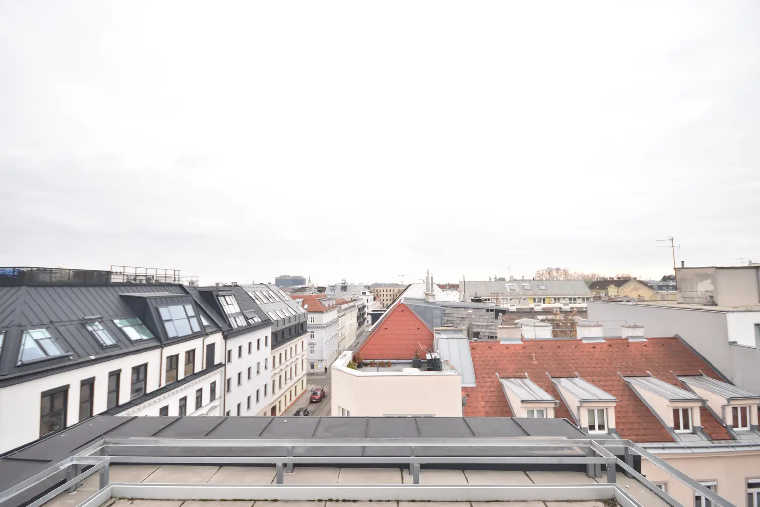 "17. BEZIRK - Wohnen über den Dächern von Wien – Helle Maisonette mit großer Dachterrasse"