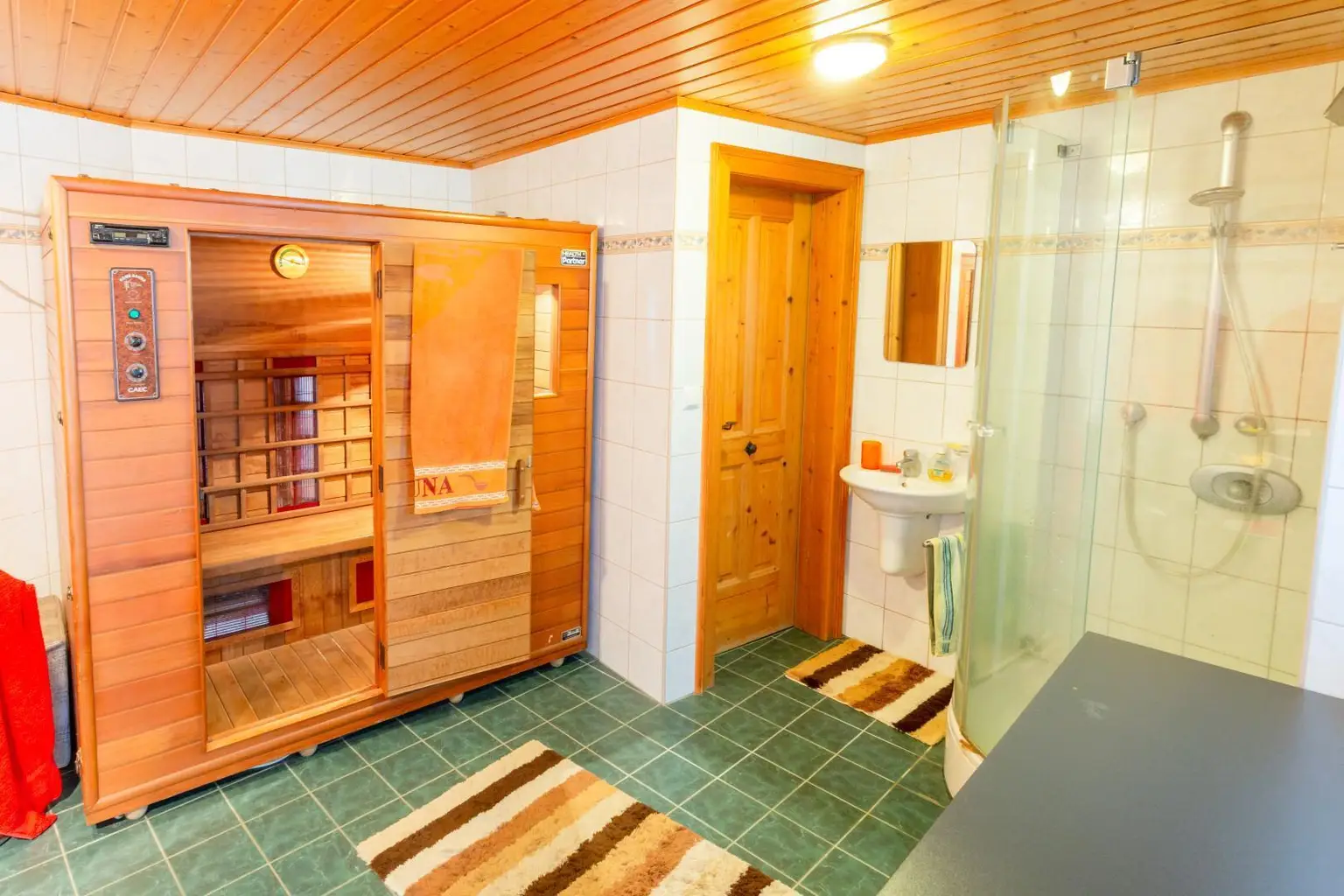 Sauna mit Dusche