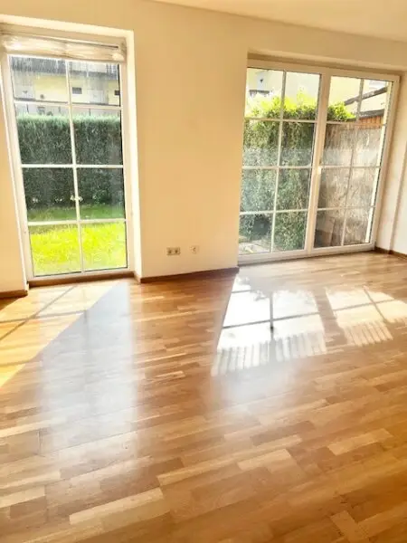 Ruhige barrierefreie 2-Zimmer-Wohnung mit Garten und Parkplatz – Ihr neues Zuhause !