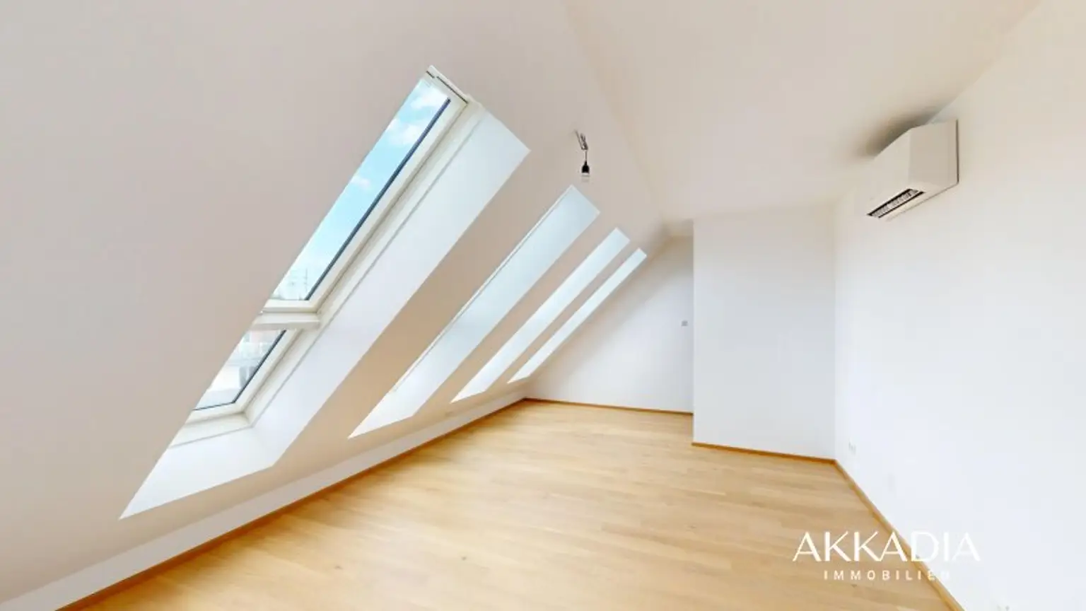 Traumhafte Dachwohnung im Altbaujuwel