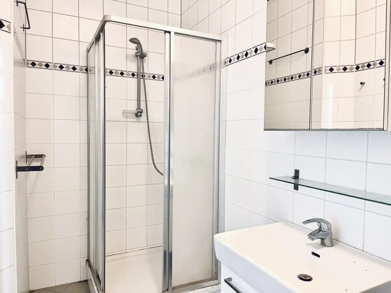 Nähe Alte Donau! 4-Zimmerwohnung mit Potenzial –  (Loggia 17 m2 eingereicht, WG tauglich!)