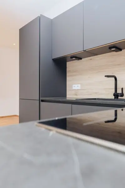 PROVISIONSFREI I SMART-LIVING I STYLISCHES PENTHOUSE I KLIMA I SONNENTERRASSE I OFFENE DESIGN-KÜCHE I ELEGANTES BAD MIT REGENDUSCHE I PROJEKT WOHNEN