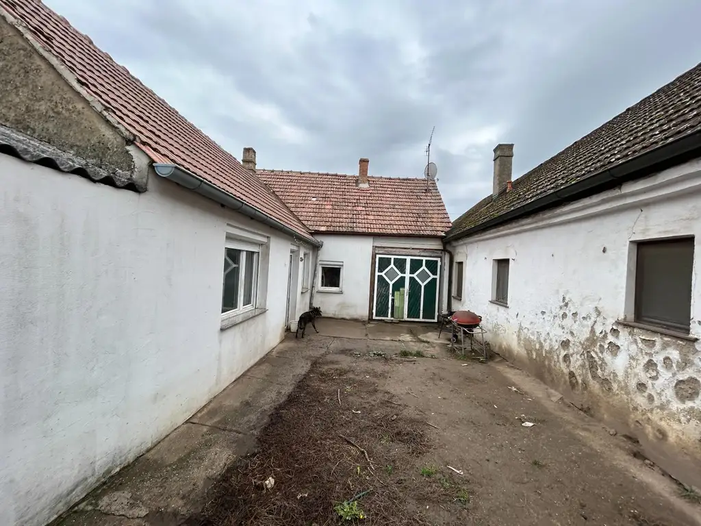 Charmantes Bauernhaus mit Ausbaupotenzial in ruhiger Lage